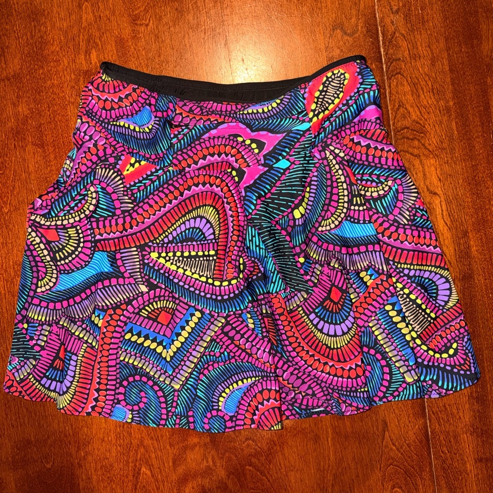 Sparkle Skirt Hiker Size L Fuscha and Color swirls. Running shorts with pockets